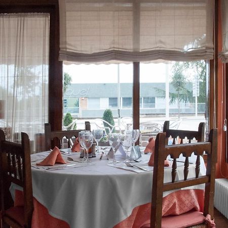 Hostal Montserrat Tona Екстериор снимка