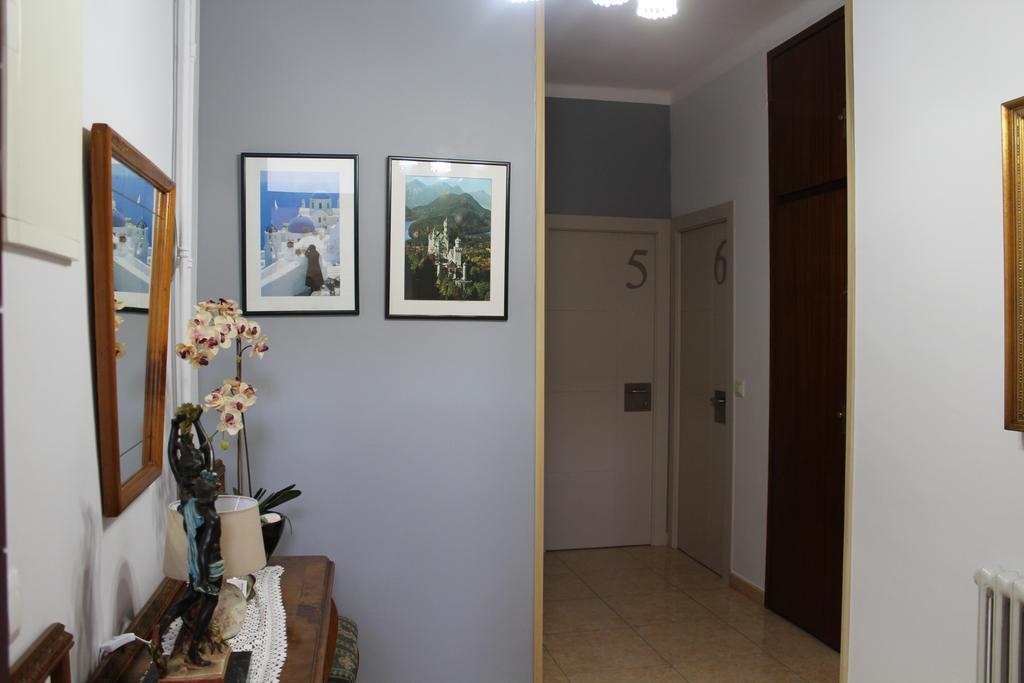 Hostal Montserrat Tona Екстериор снимка