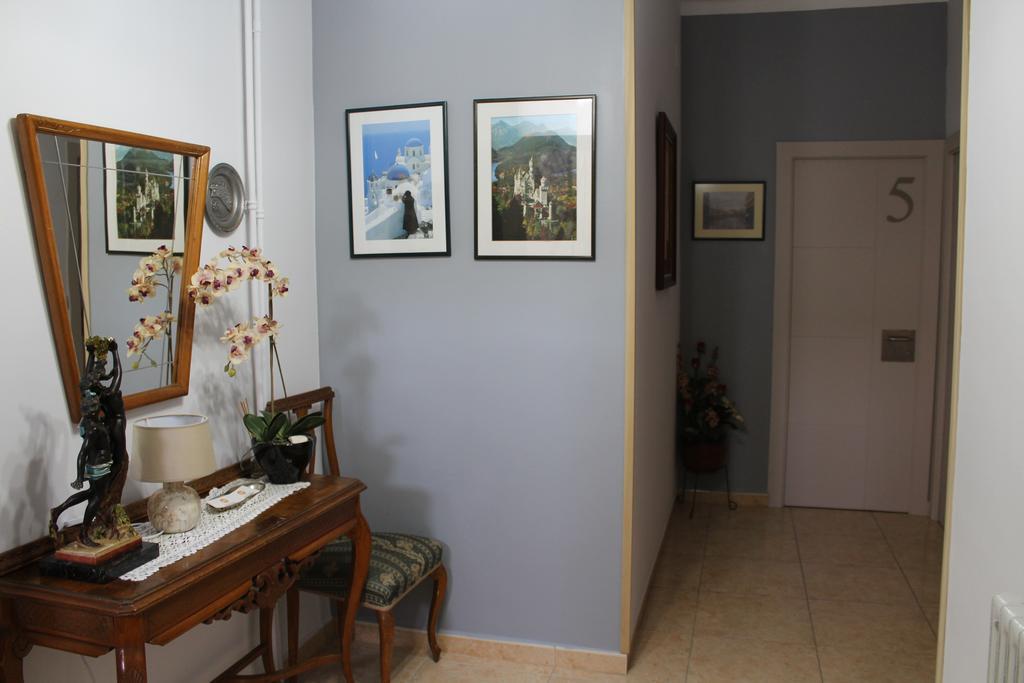 Hostal Montserrat Tona Екстериор снимка
