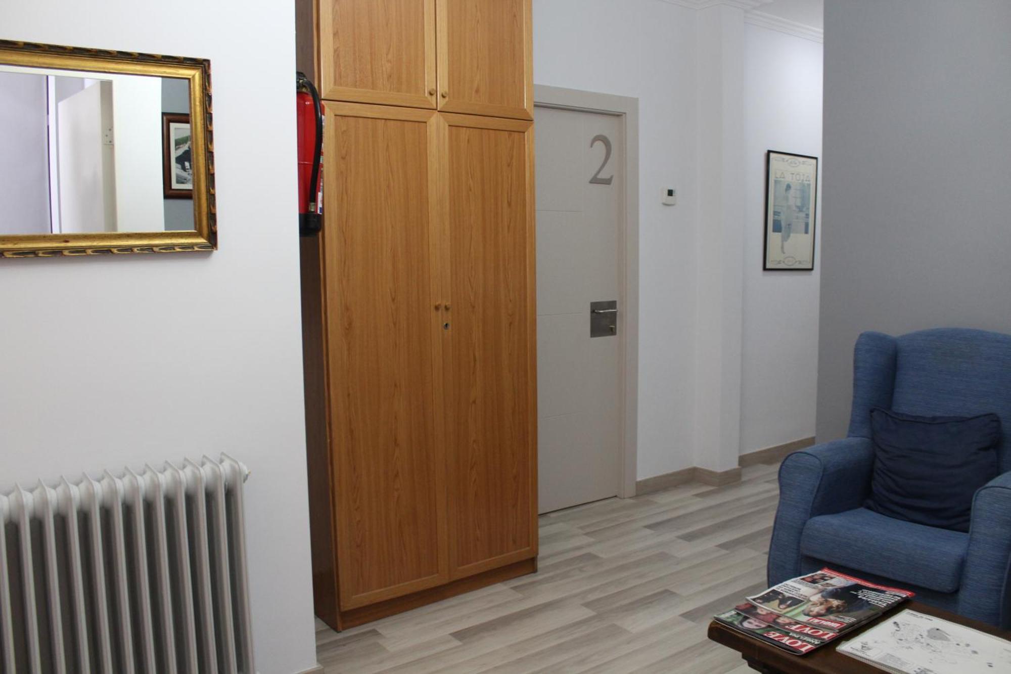 Hostal Montserrat Tona Екстериор снимка