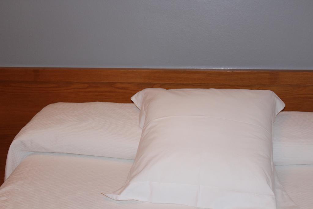 Hostal Montserrat Tona Екстериор снимка