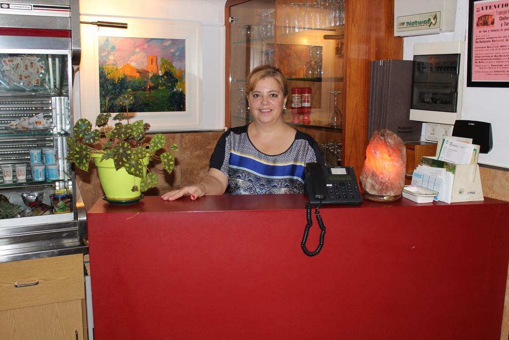 Hostal Montserrat Tona Екстериор снимка