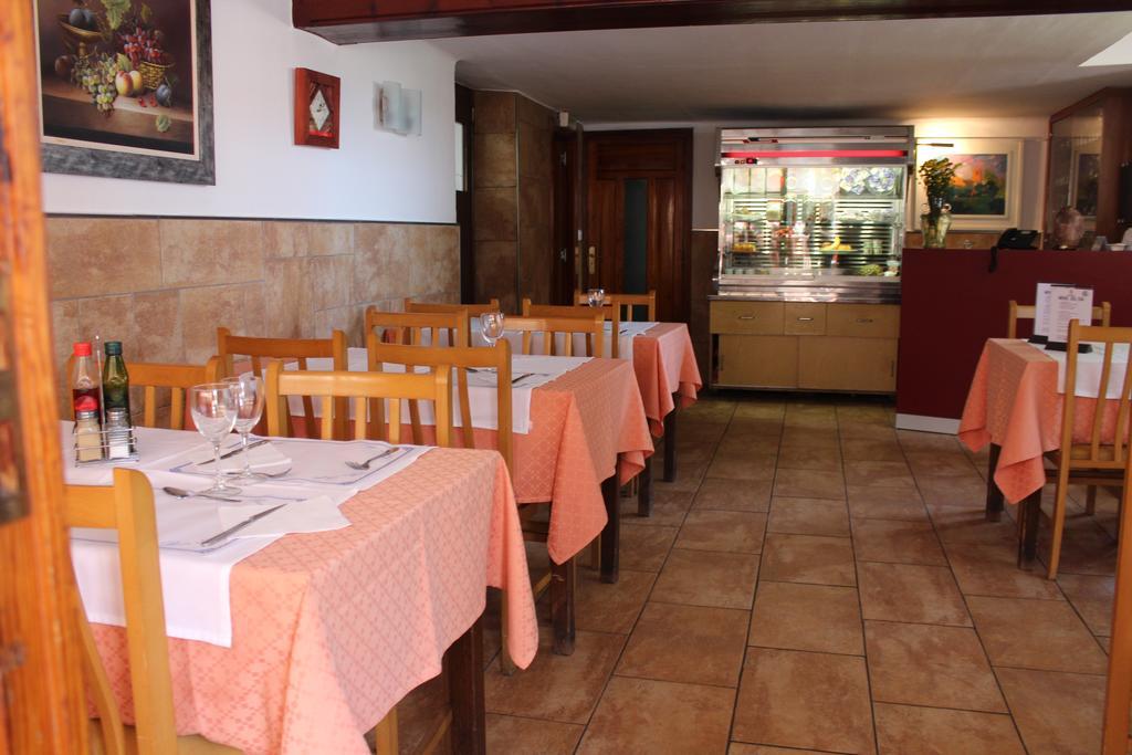 Hostal Montserrat Tona Екстериор снимка