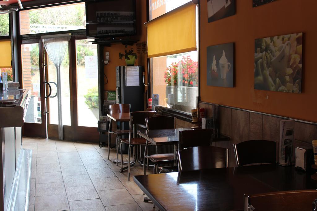 Hostal Montserrat Tona Екстериор снимка
