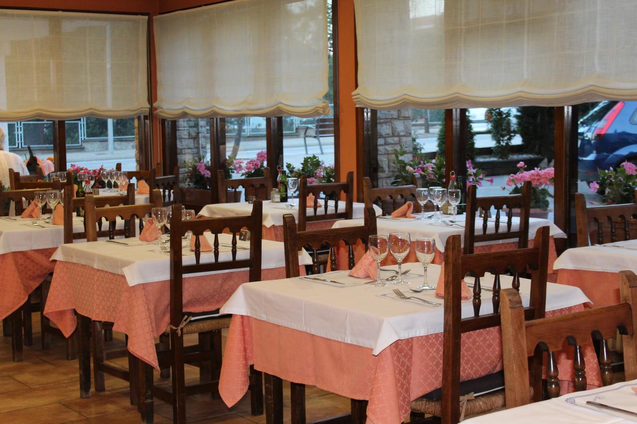 Hostal Montserrat Tona Екстериор снимка
