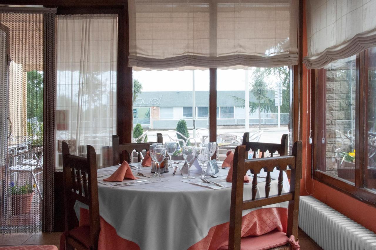 Hostal Montserrat Tona Екстериор снимка