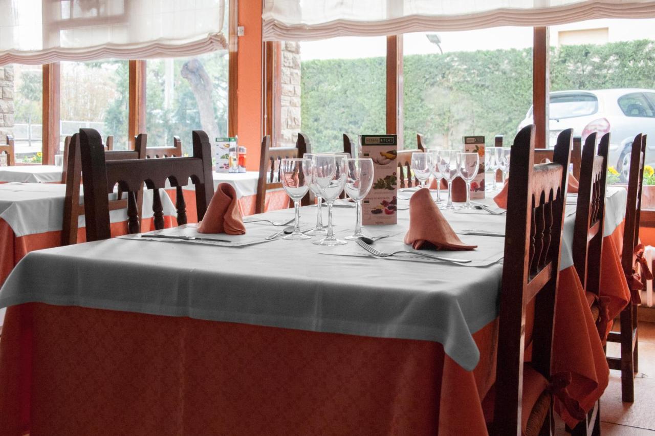 Hostal Montserrat Tona Екстериор снимка