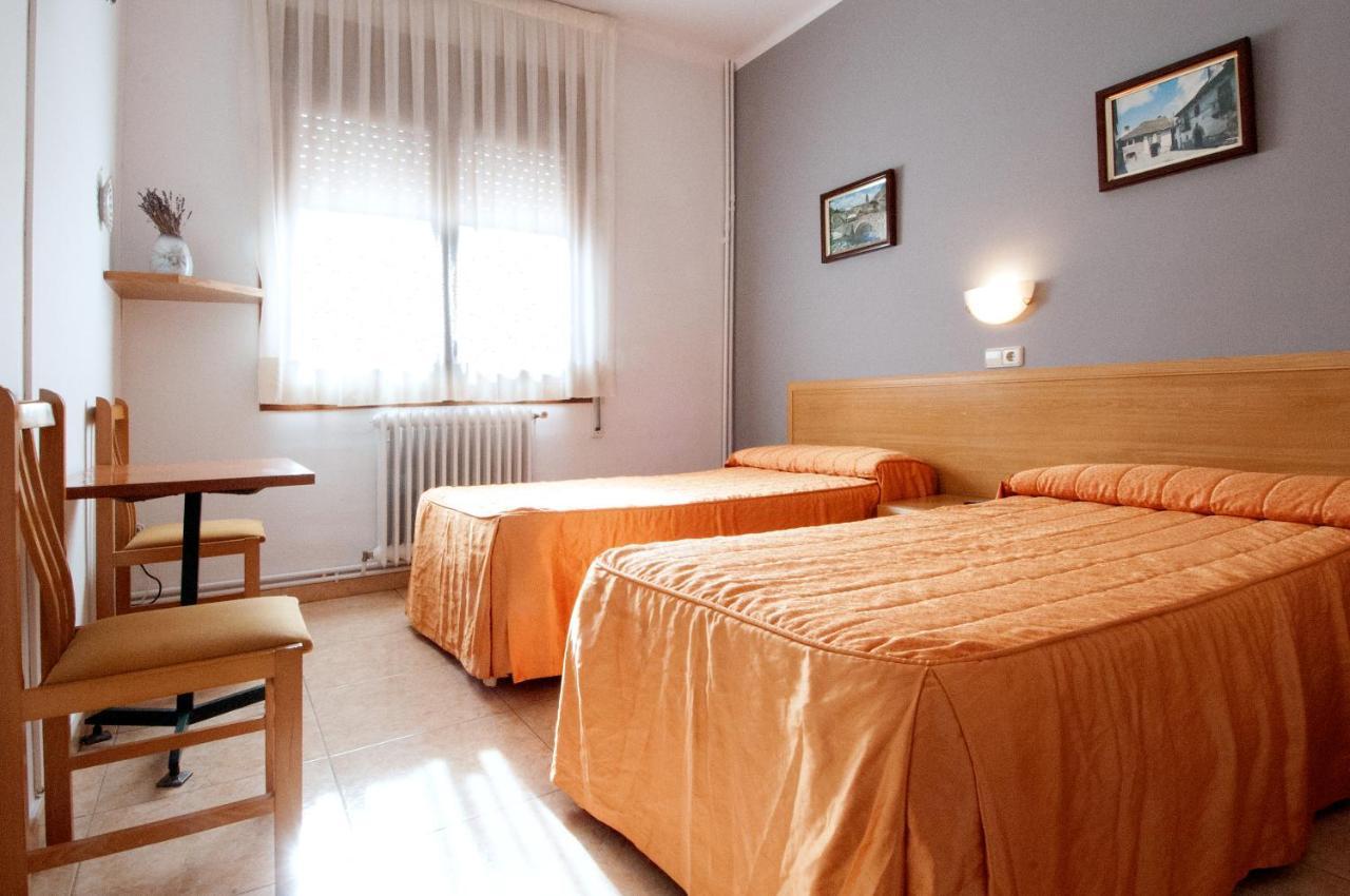 Hostal Montserrat Tona Стая снимка